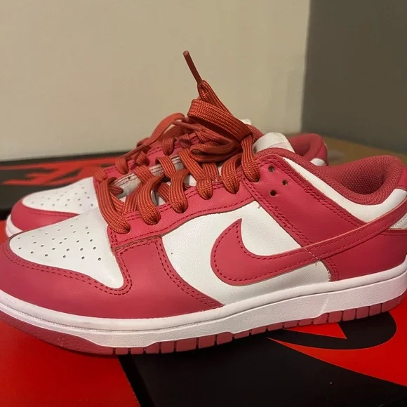 Nike Dunk Low
Archeo Pink (Women's) - Picture 3 of 11